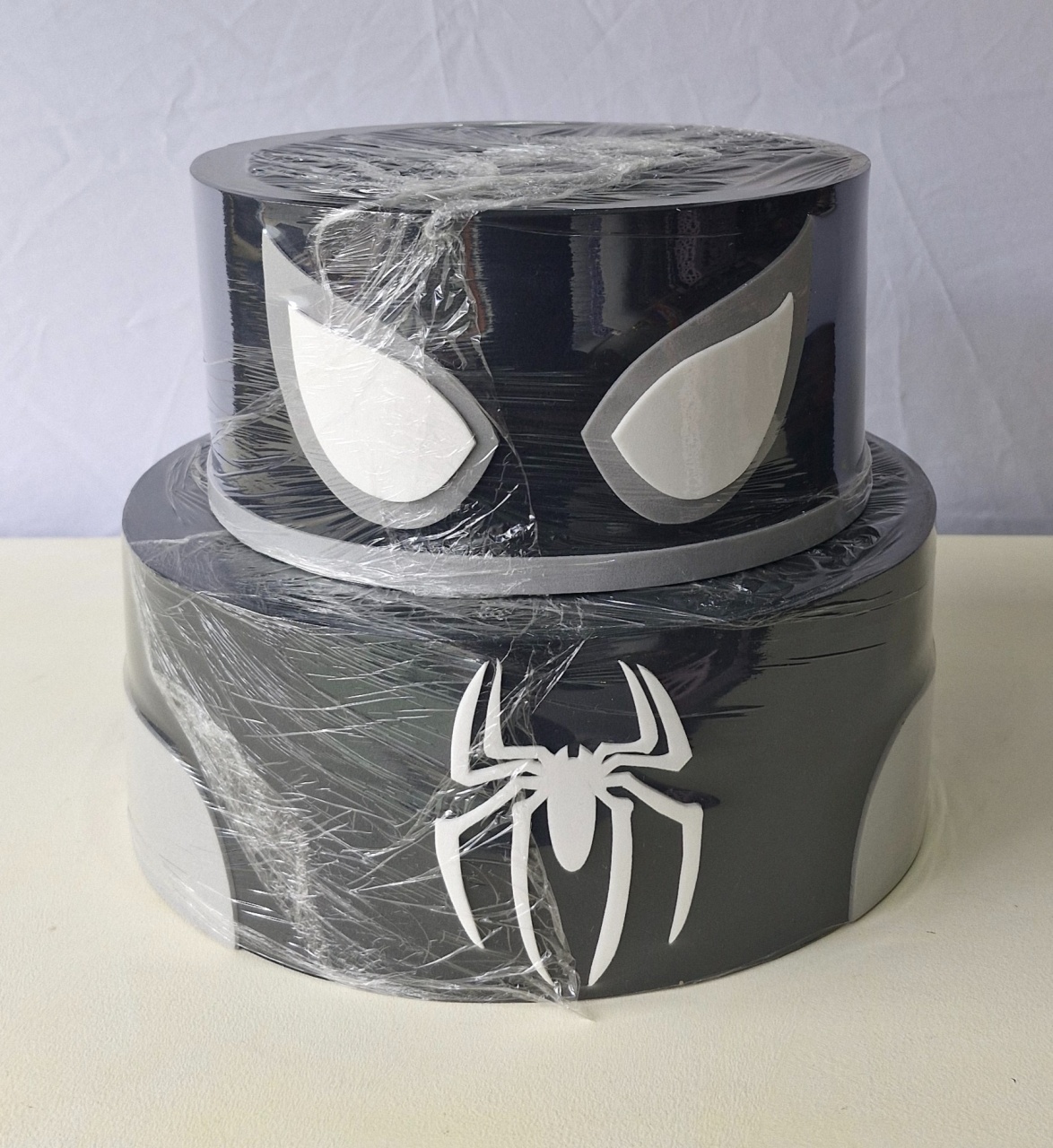 Bolo Fake Homem Aranha Preto - BEMDEFESTA
