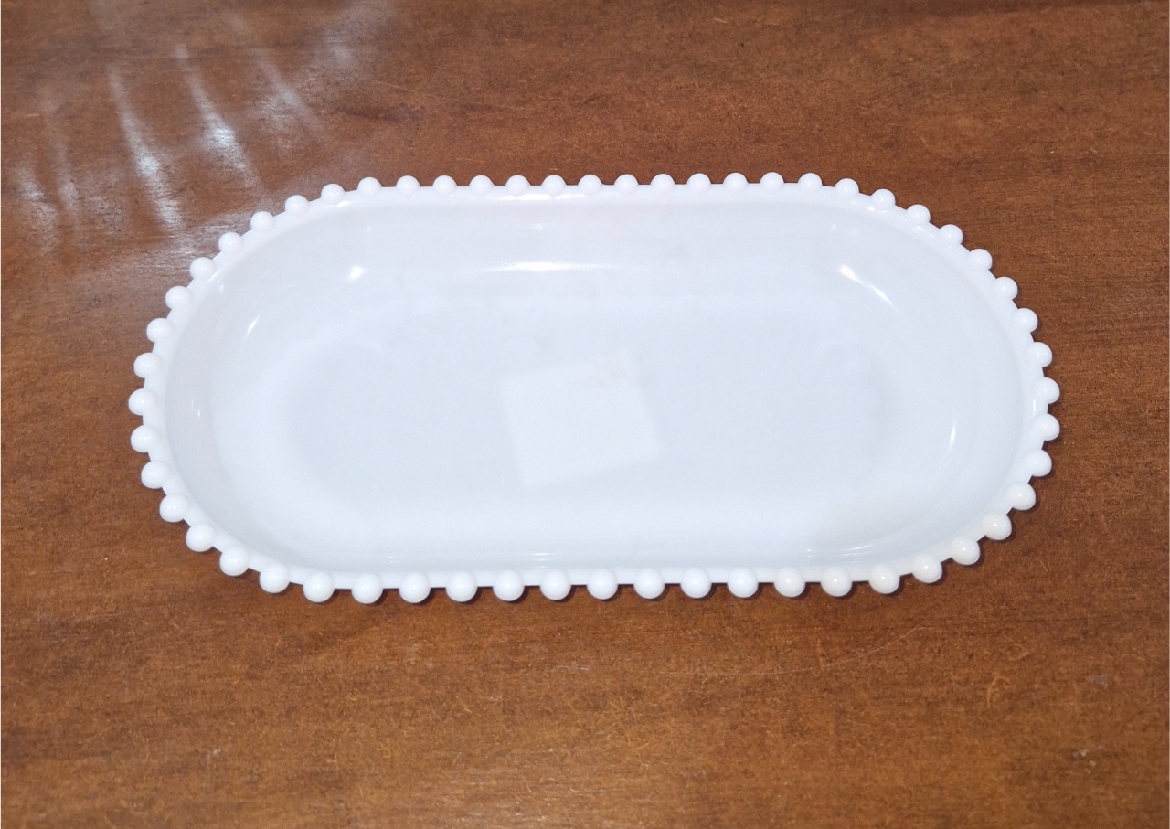 Prato Plástico Oval Branco - BEMDEFESTA