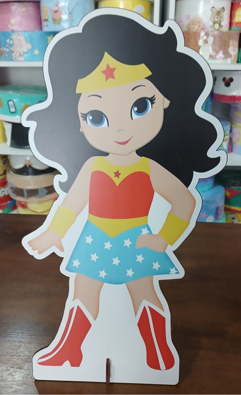 Display Chão Mulher Maravilha P - BEMDEFESTA