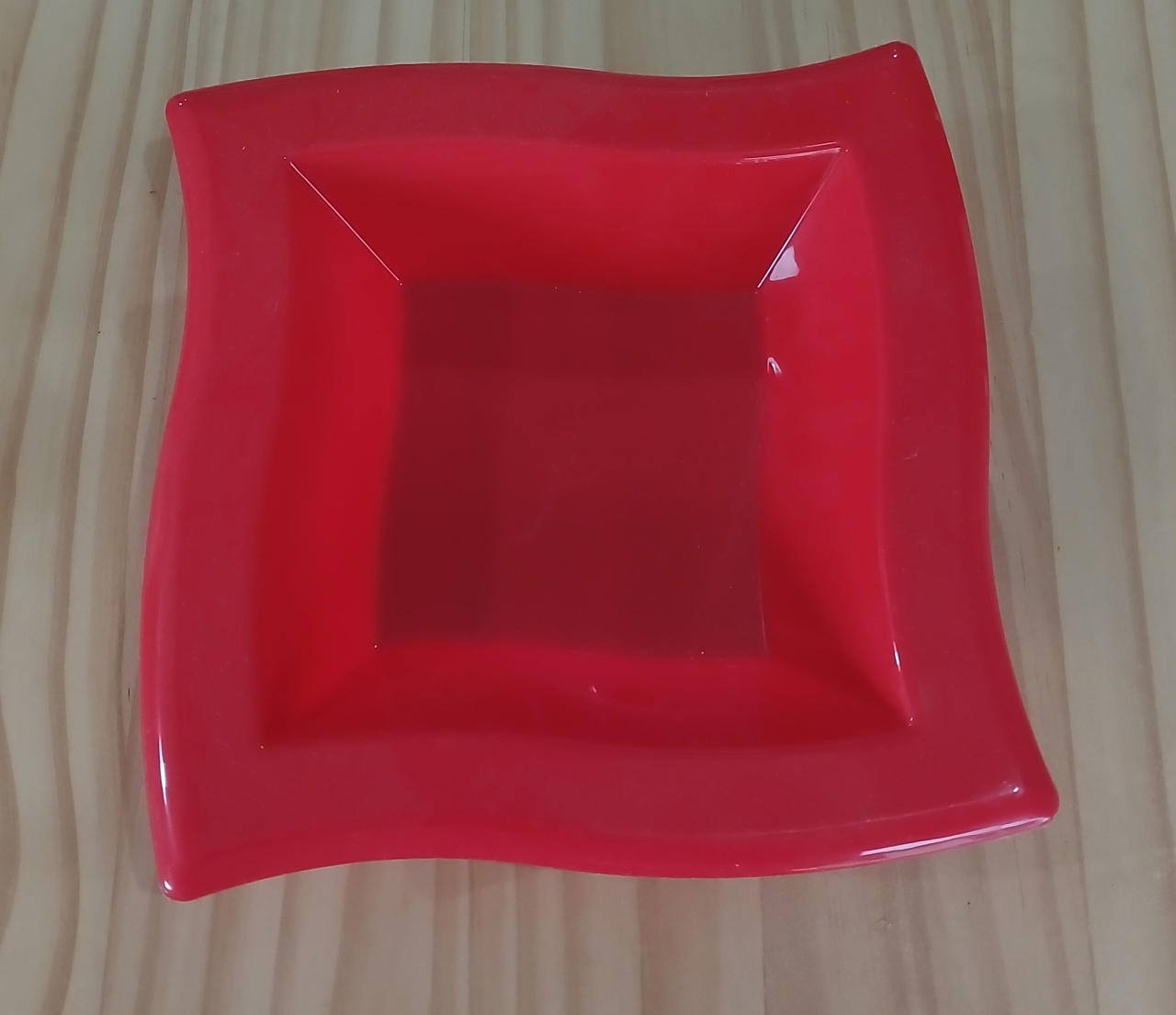 Prato Plástico Quadrado Vermelho - BEMDEFESTA