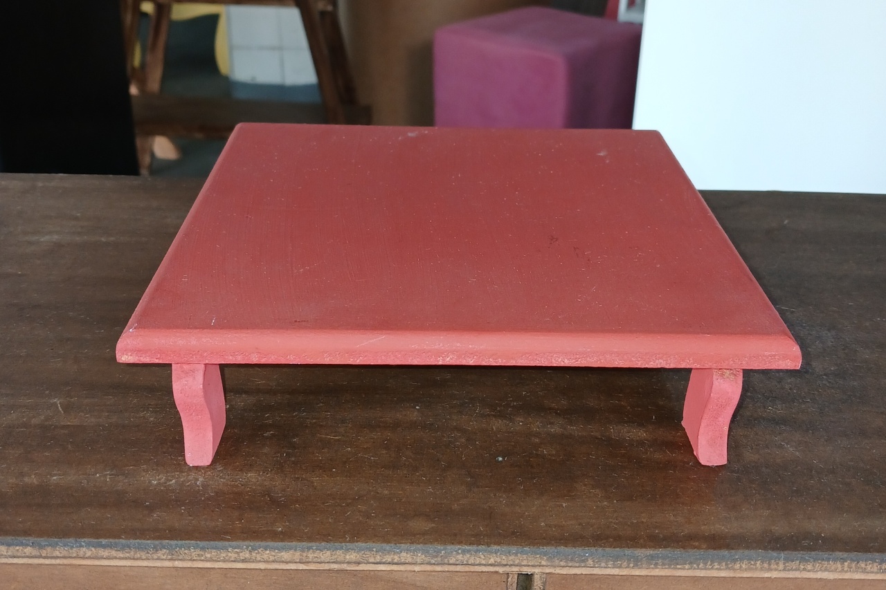 Banquinho Mesa Vermelho de Madeira - BEMDEFESTA