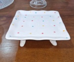 Prato Cerâmico Com Pés Branco Com Bolinhas - imagem 2