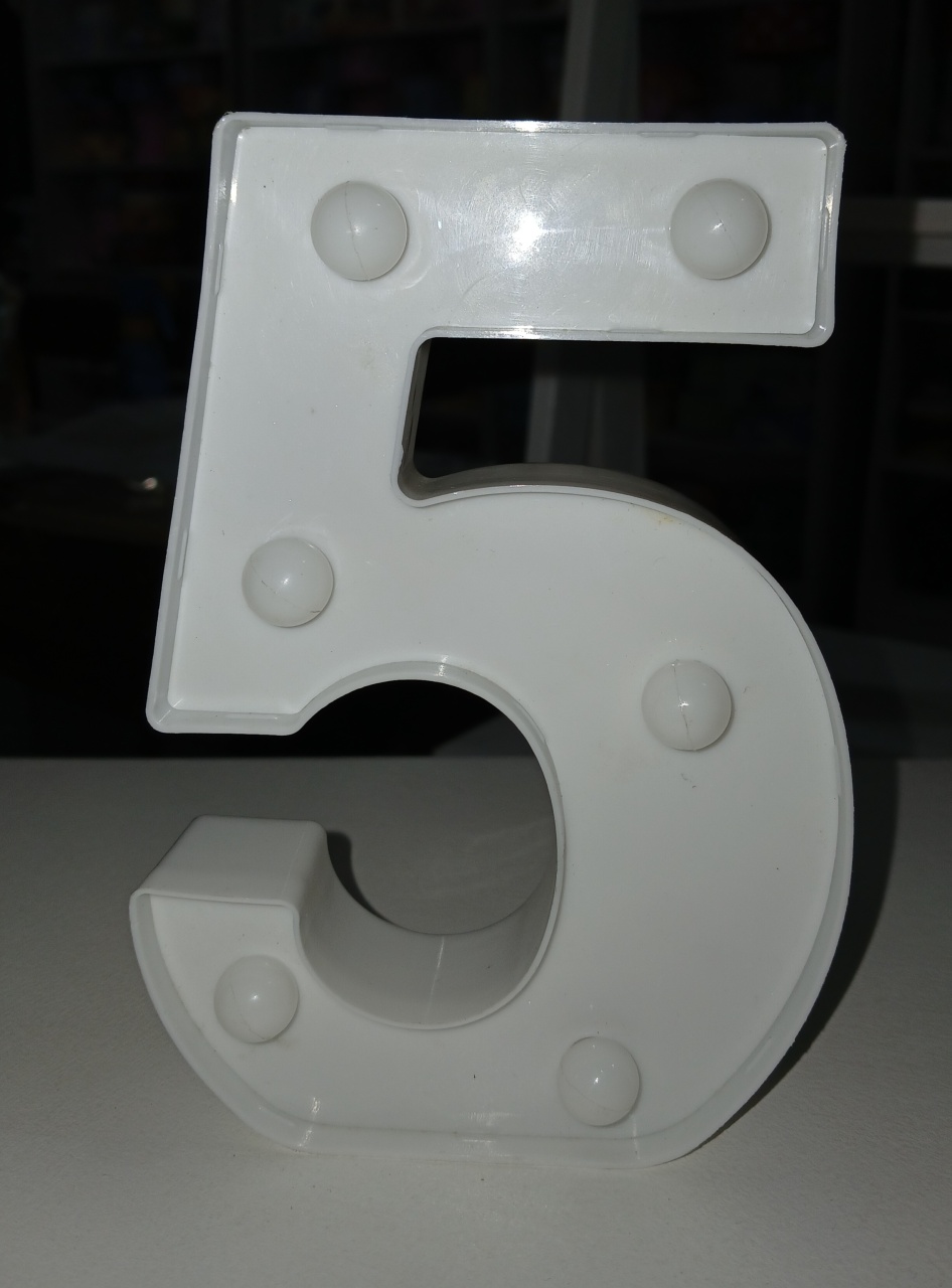 Numero 5 Led de Mesa - BEMDEFESTA
