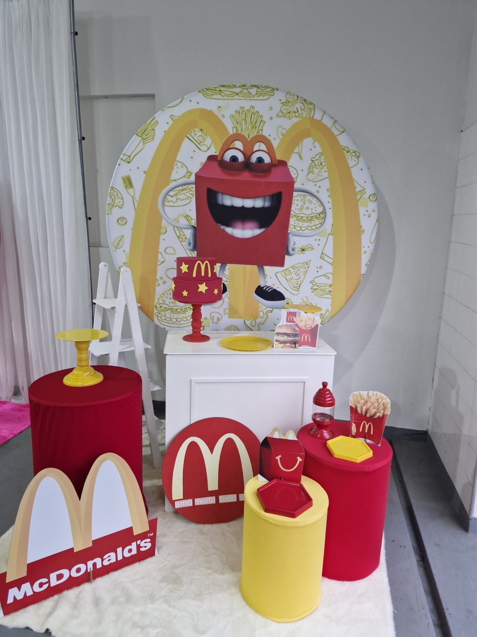 Mcdonald's Kit Bemnafesta+Mesa Extra+Escadinha - BEMDEFESTA