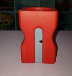 Apontador Vermelho de Madeira - imagem 1