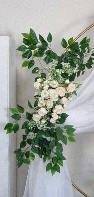 Arranjo Floral de Aro - BEMDEFESTA