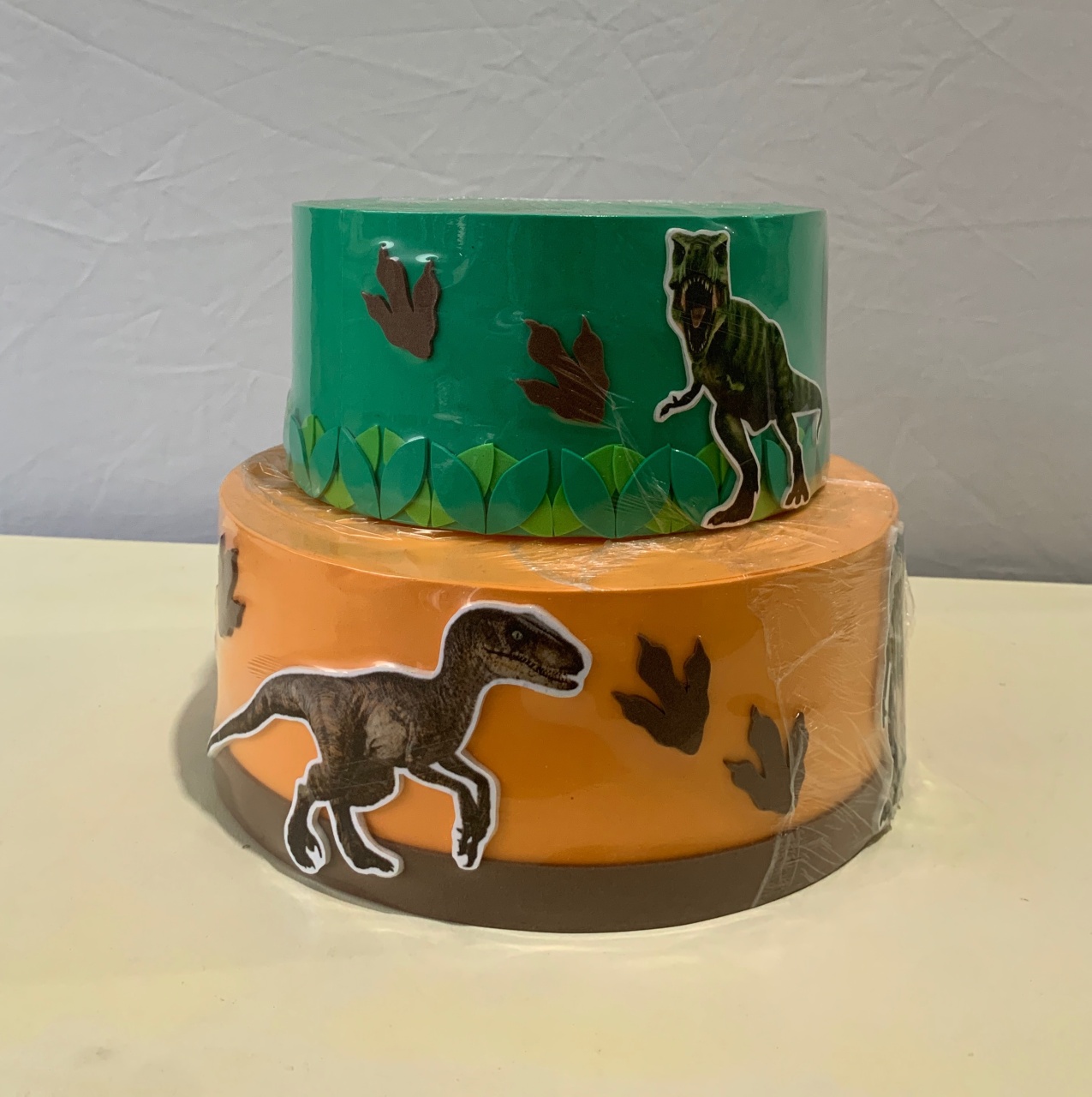 Bolo Fake Dinossauros 2  - BEMDEFESTA