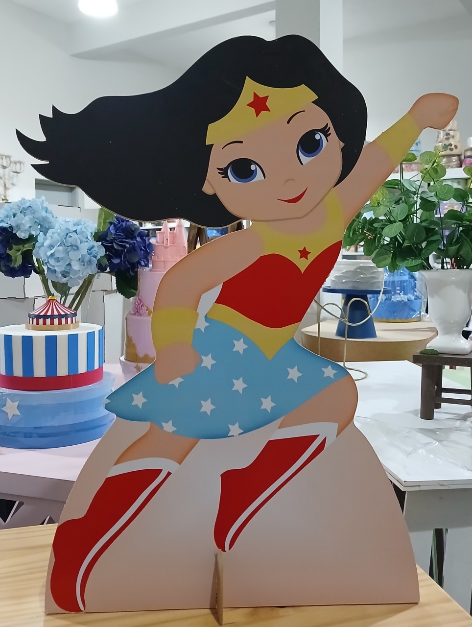 Display Chão Mulher Maravilha Baby - BEMDEFESTA