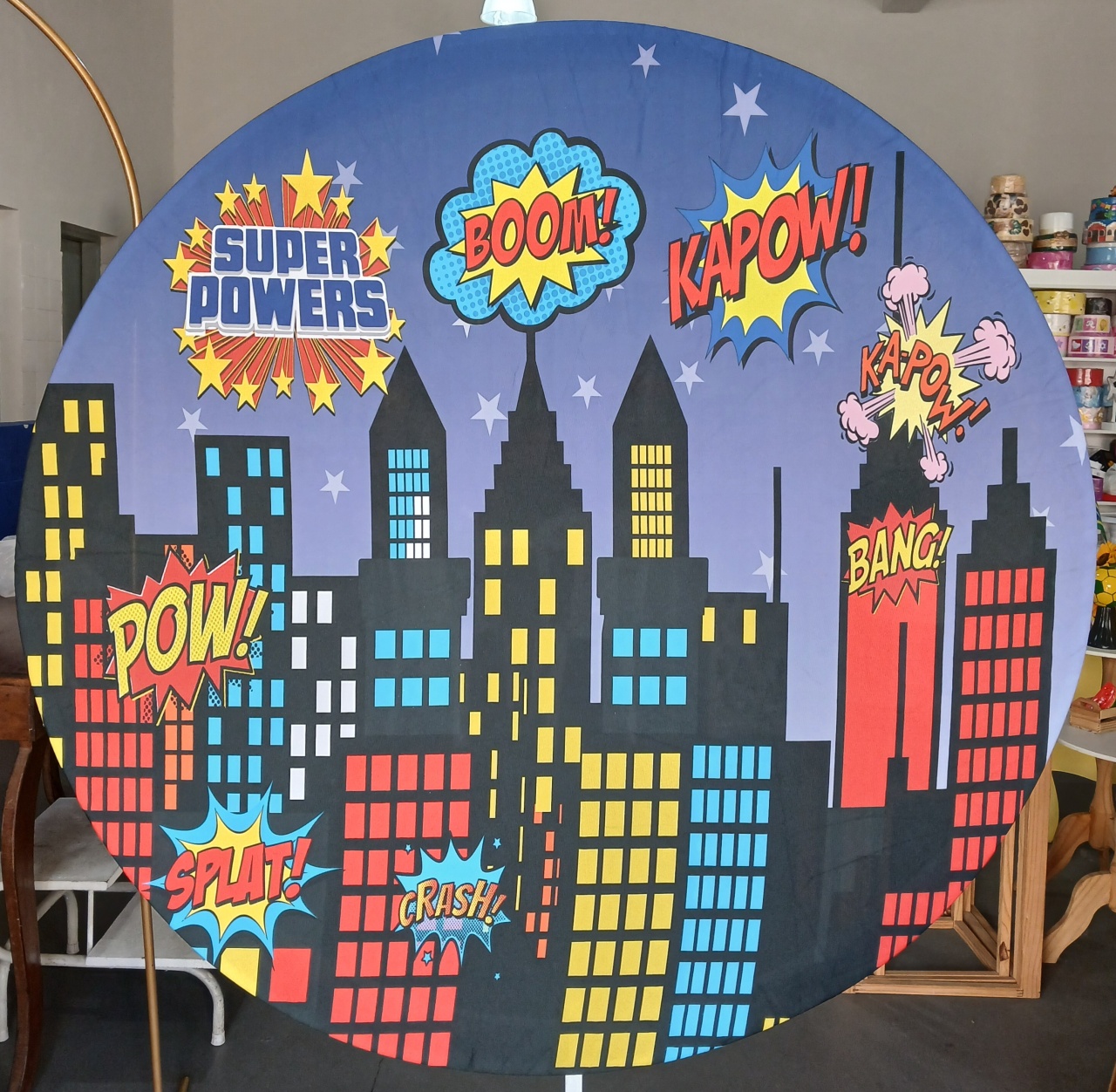 Painel Cidade dos Heróis 1,20Cm - BEMDEFESTA
