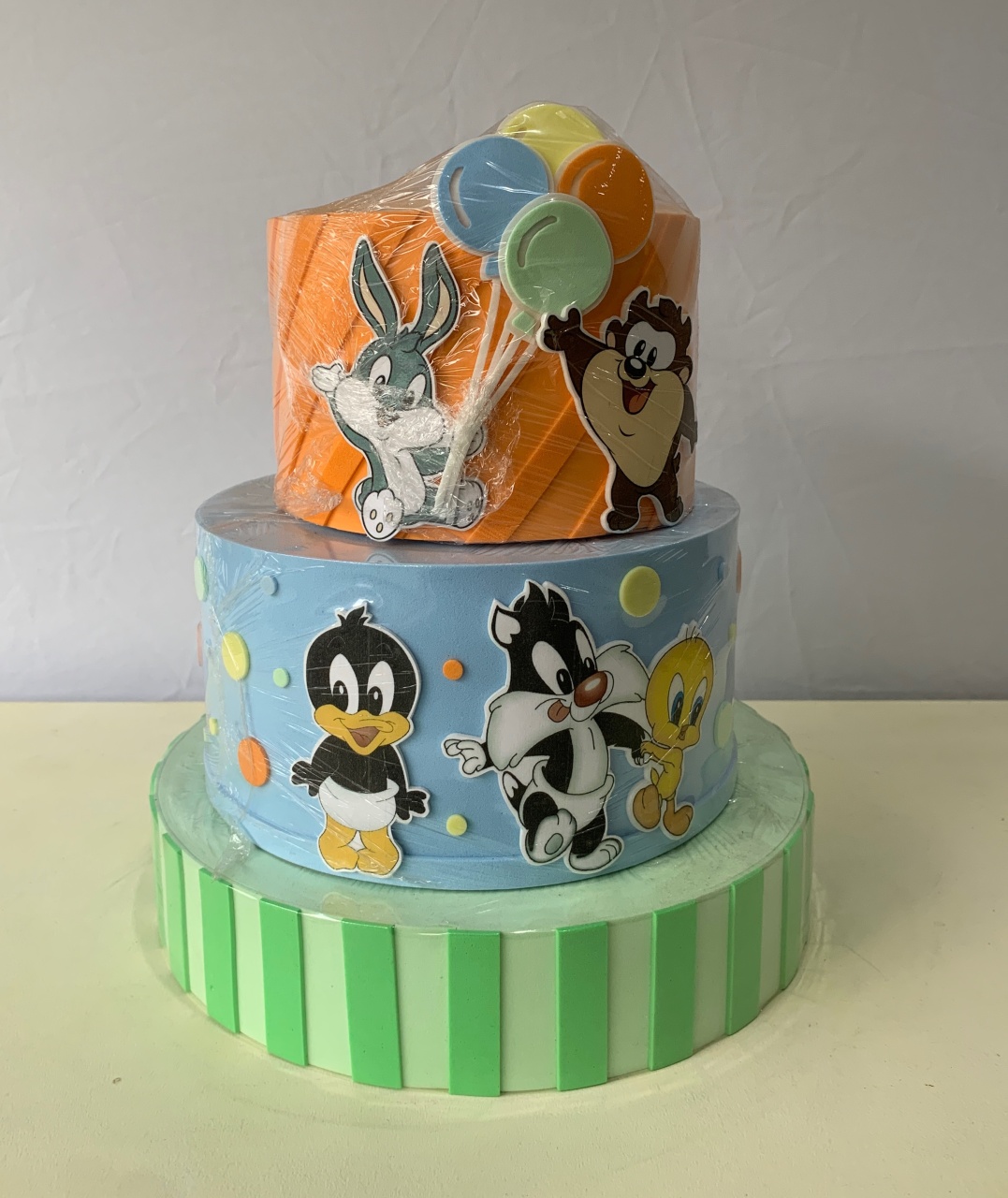 Bolo Fake Looney Tunes Baby - BEMDEFESTA