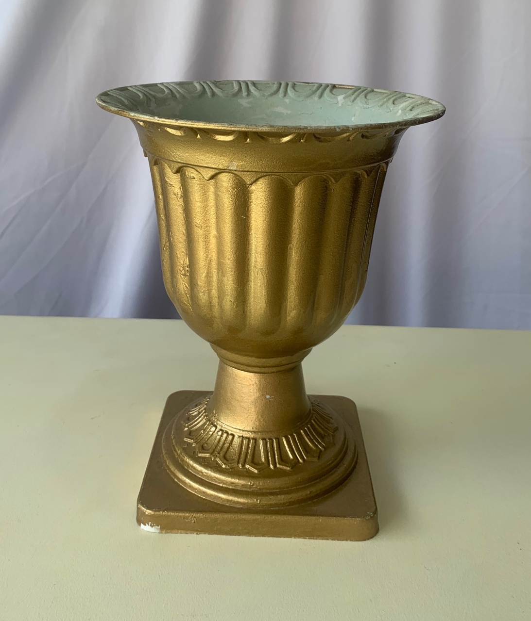 Vaso Plastico Dourado M  - BEMDEFESTA