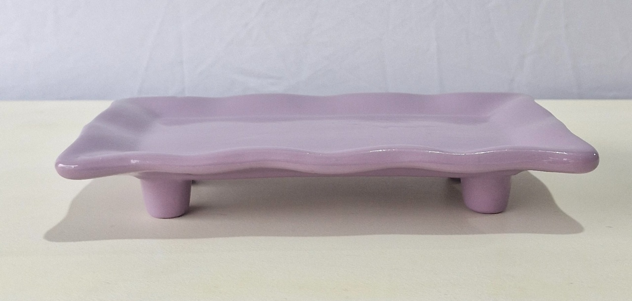 Prato Cerâmico Com Pés Lilás  - BEMDEFESTA