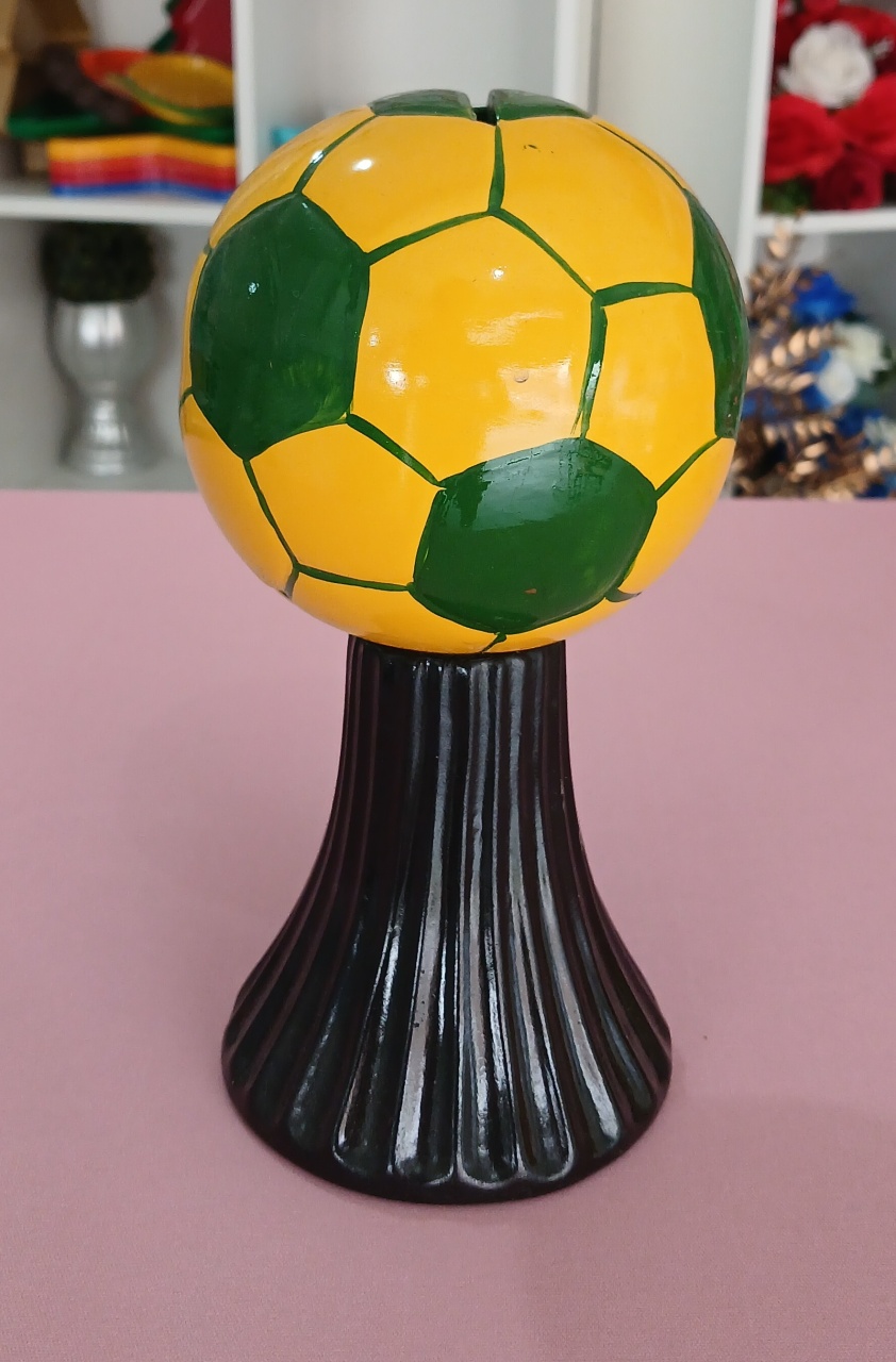 Bola de Futebol Amarelo E Verde  - BEMDEFESTA
