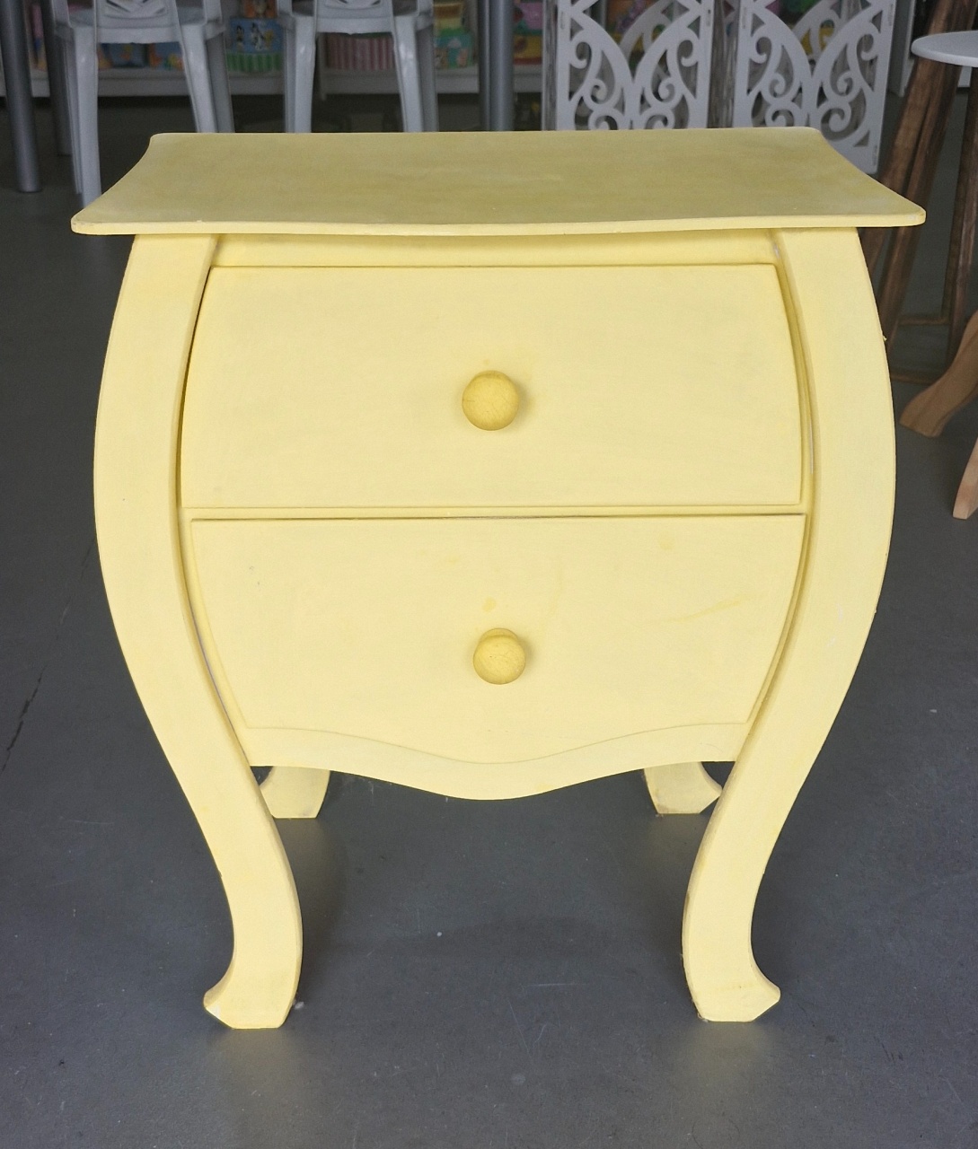 Mesa Cômoda Amarela - BEMDEFESTA