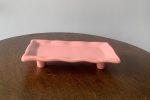Prato Cerâmico Com Pés Rosa Claro - imagem 1