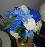 Arranjo Flores Brancas E Azuis Medio - imagem 1