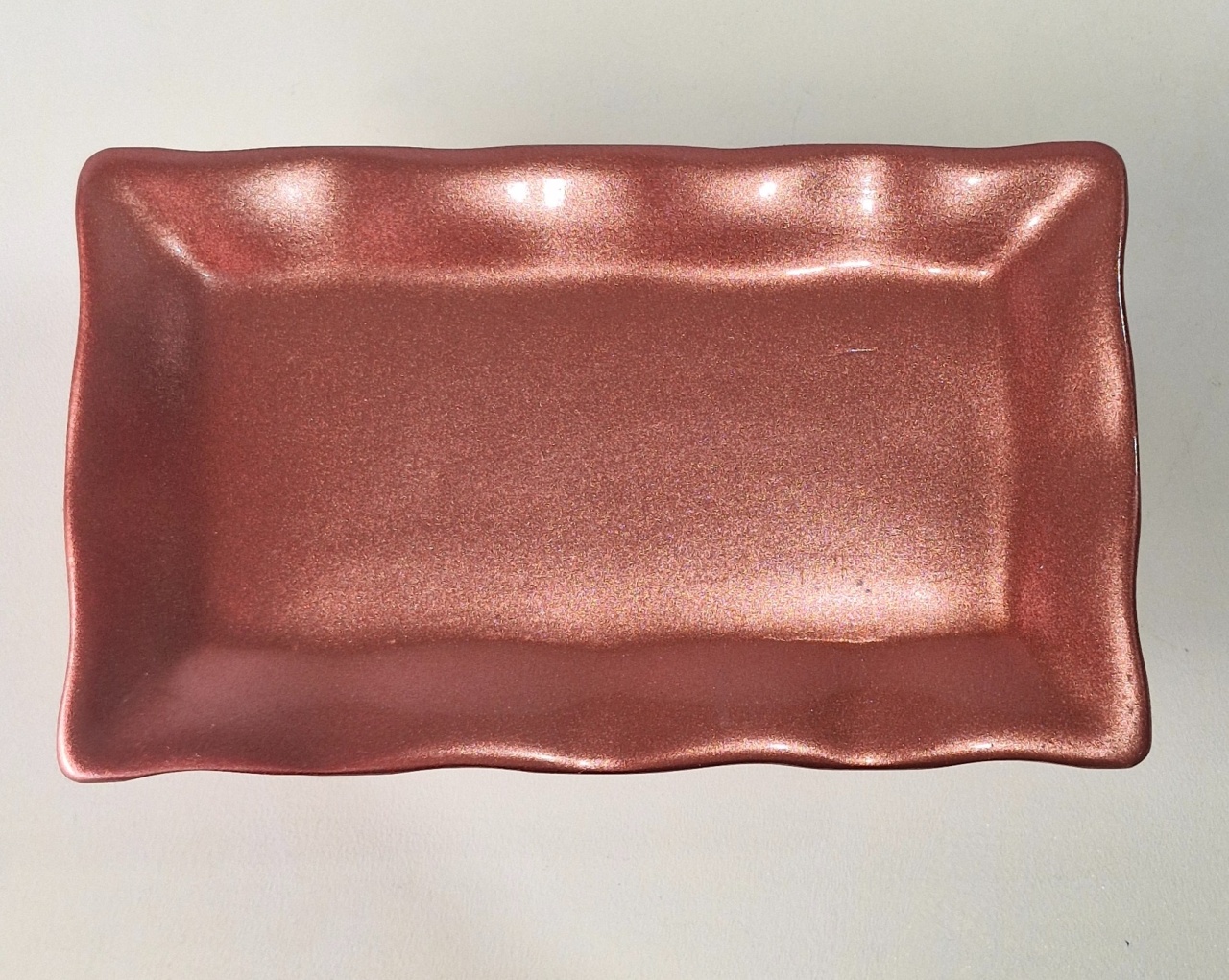 Prato Cerâmico Com Pés Vermelho  - BEMDEFESTA