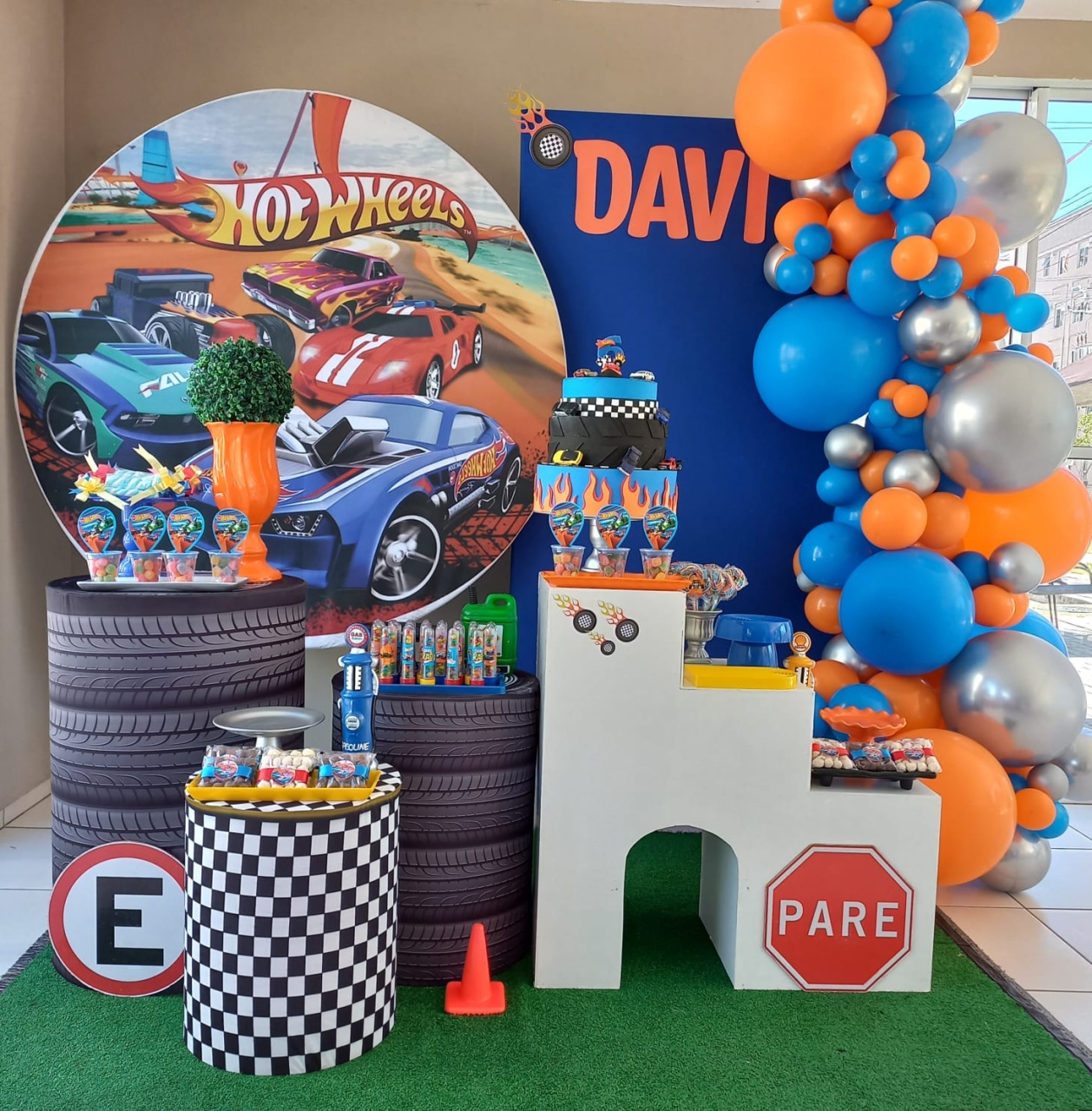 Decoração Hot Whees - Fazendo a Festa