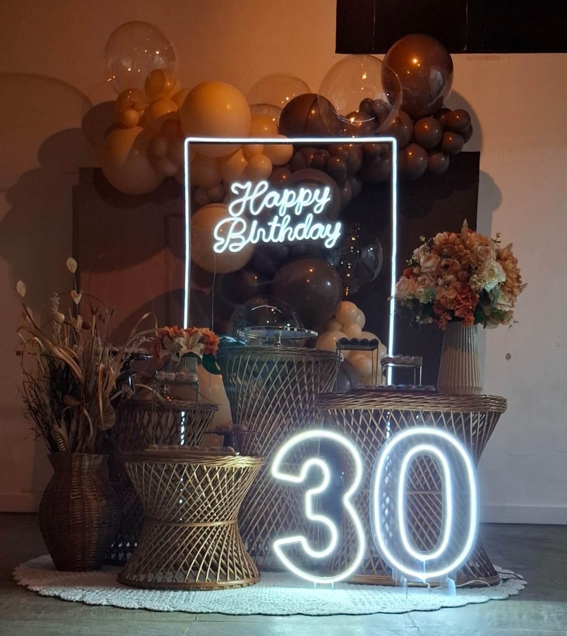 Decoração 30 Anos Marrom E Bege - Fazendo a Festa