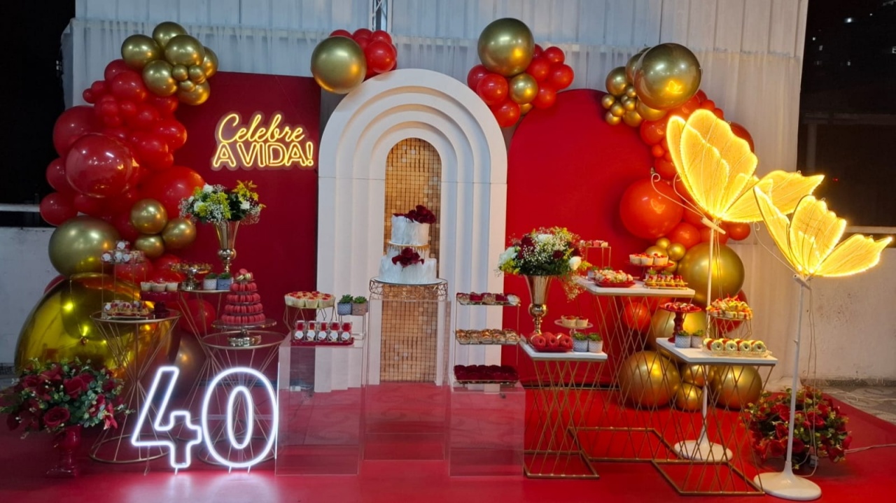 Decoração Dourado E Vermelho  - Fazendo a Festa