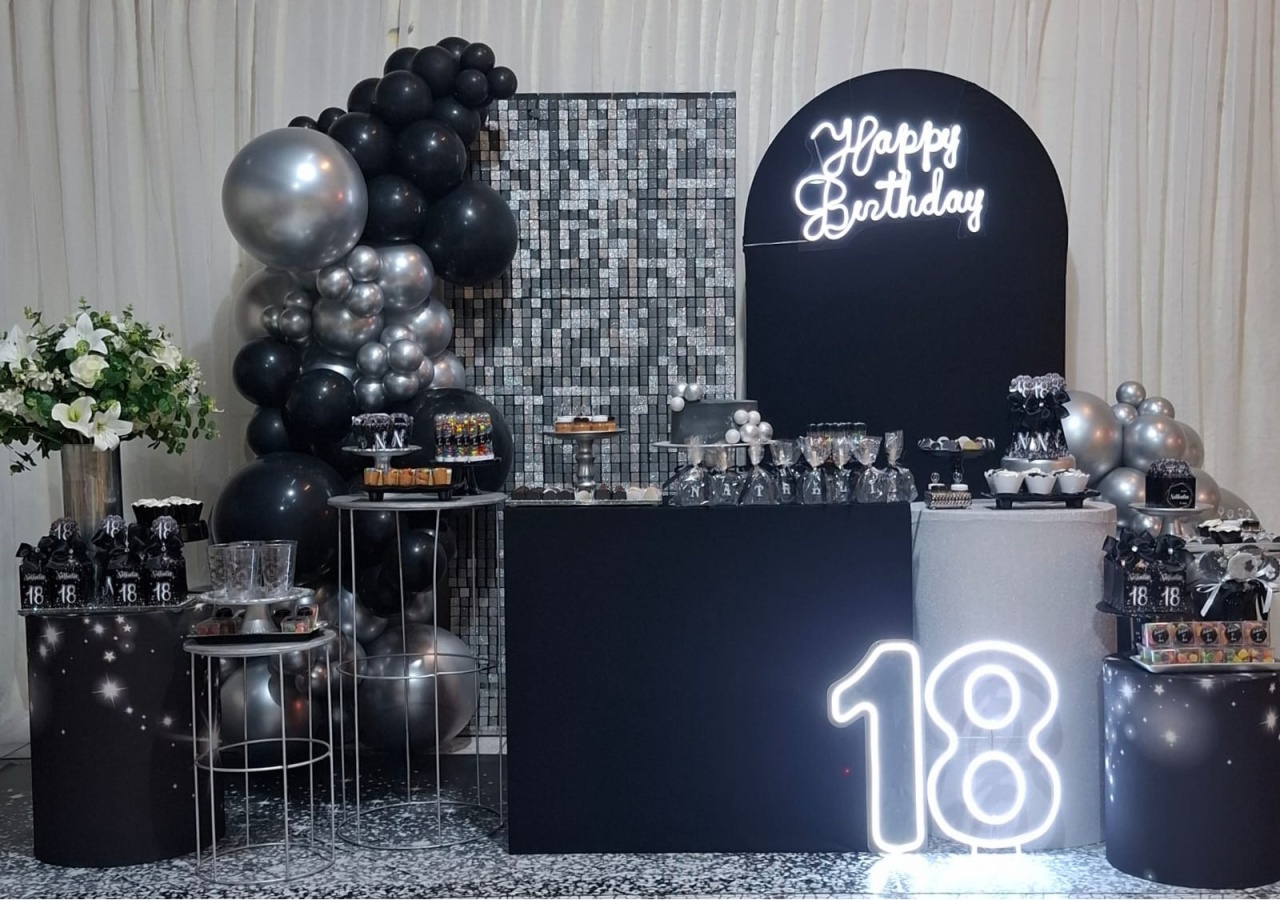Decoração Preto E Dourado - Fazendo a Festa