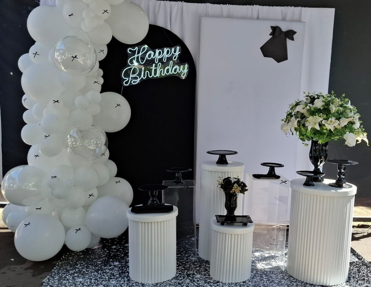 Decoração Laços Preta E Branca - Fazendo a Festa