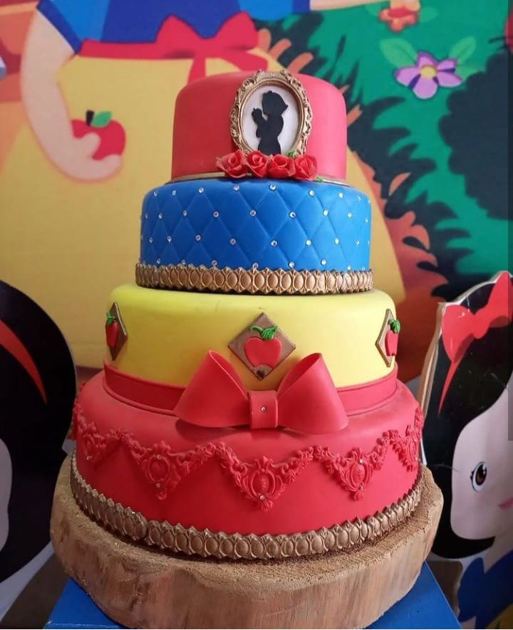Bolo Fake Branca de Neve - Fazendo a Festa