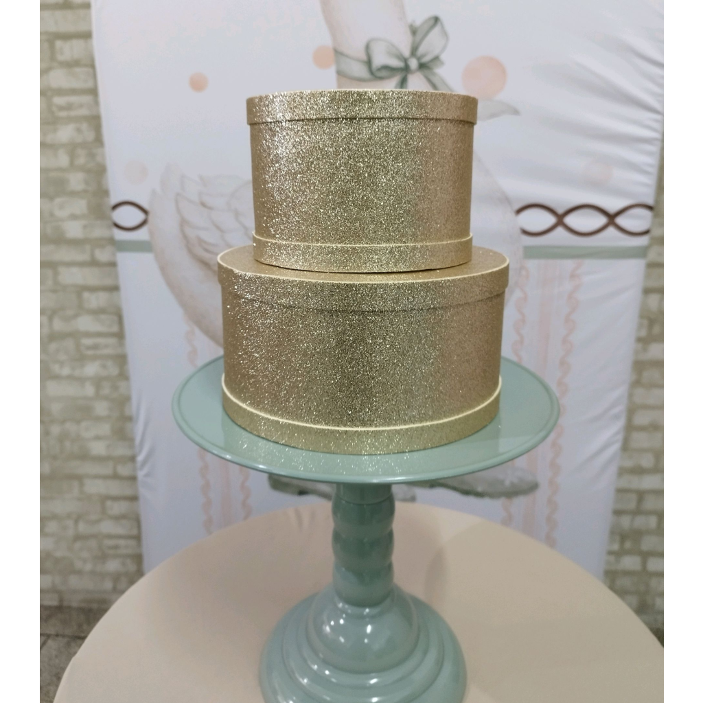 Bolo Fake Dourado. Base 1 E Base 2 - Branco - Pegue e Monte Tesouro Encantando
