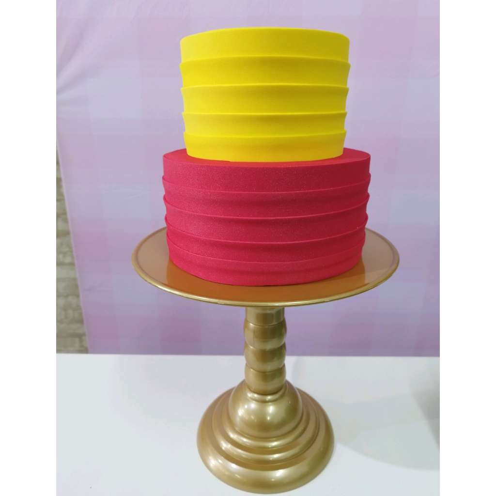 Bolo Vermelho E Amarelo - Pegue e Monte Tesouro Encantando
