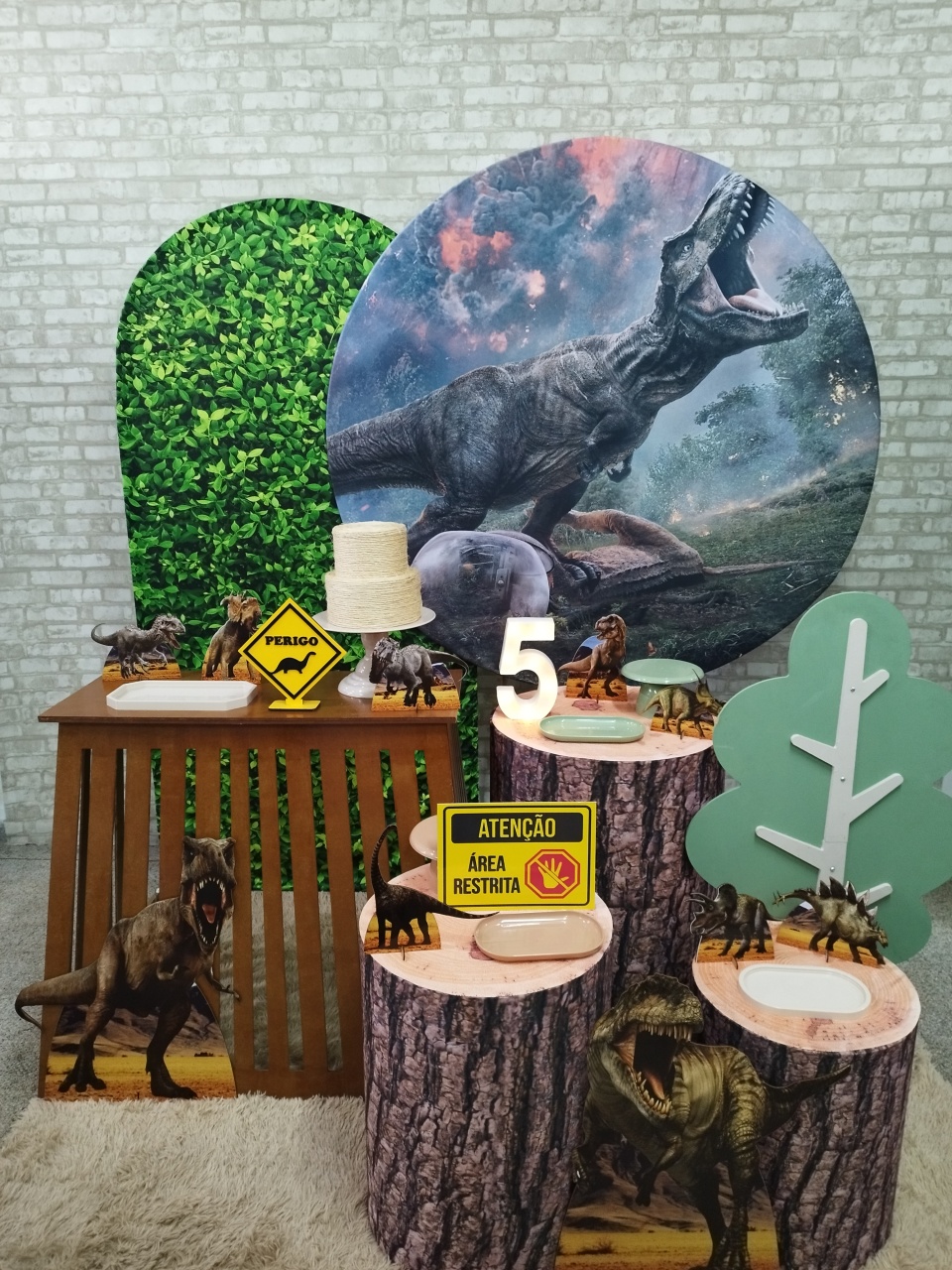 Kit Dinossauro - Pegue e Monte Tesouro Encantando