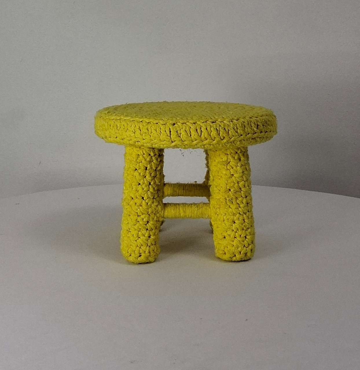 Banco Amarelo Croché  - AcervodosSonhos 