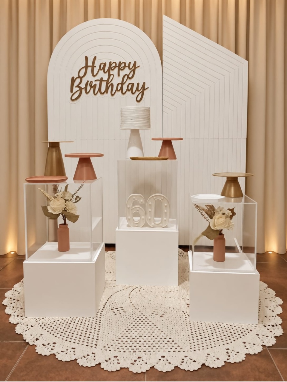 Pegue E Monte Adulto Branco E Dourado - Realize Decorações