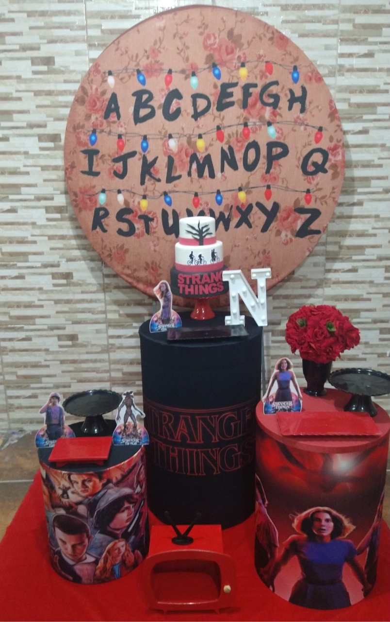 Pegue E Monte Stranger Things - Realize Decorações