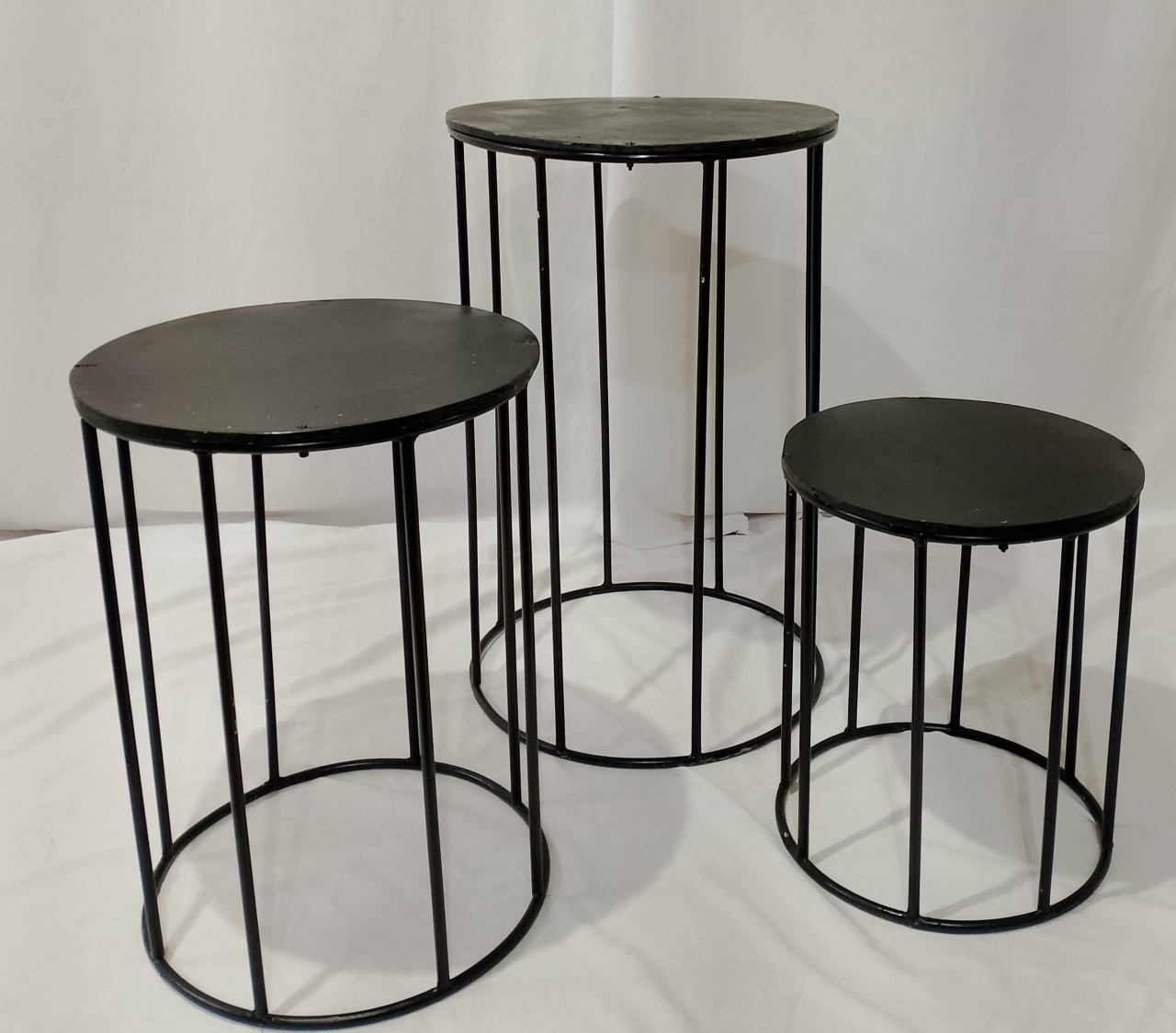 Trio de Mesas de Ferro Preta Redonda - Realize Decorações