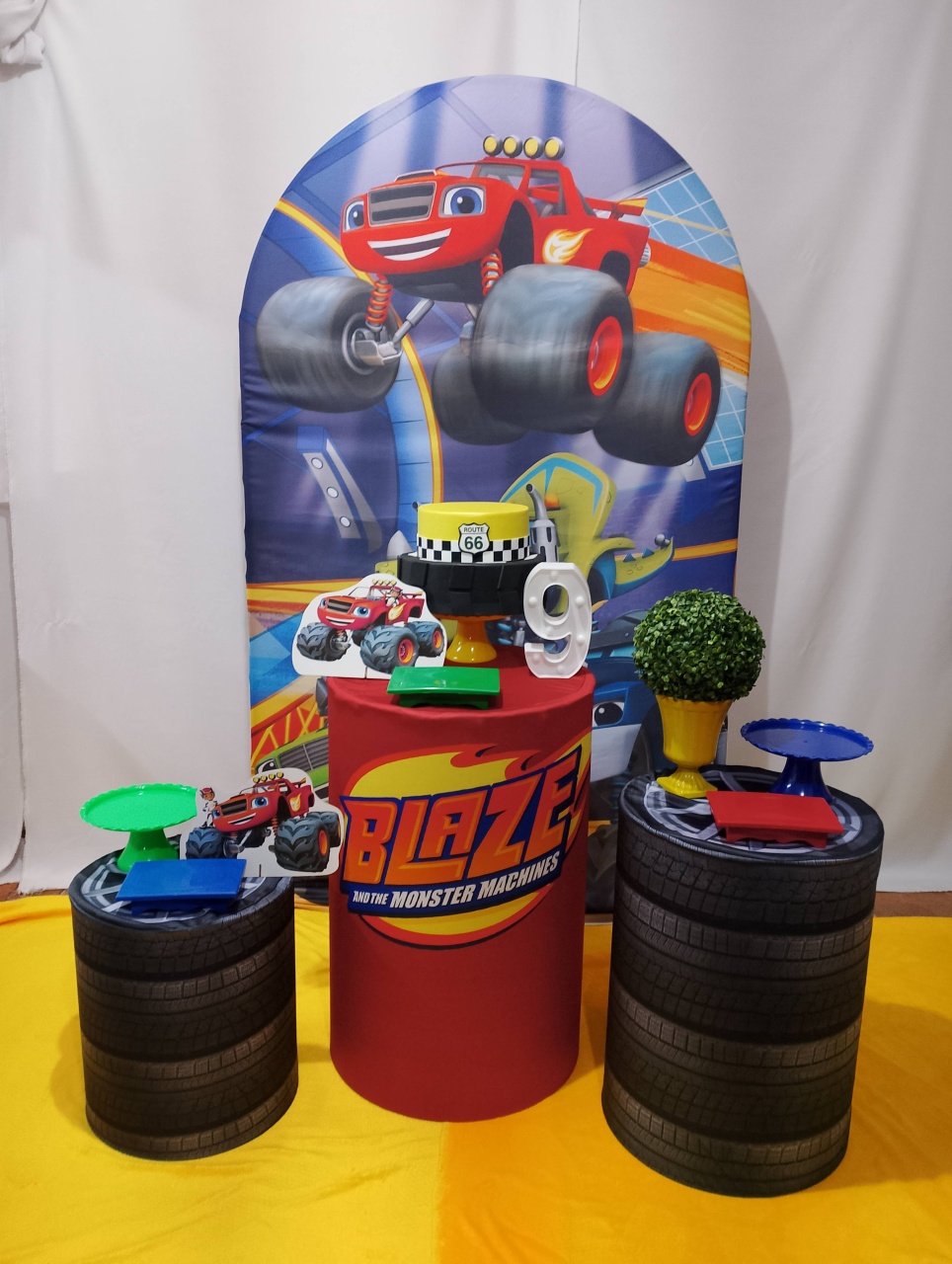 Pegue E Monte Blaze Monster Machines Romano - Realize Decorações