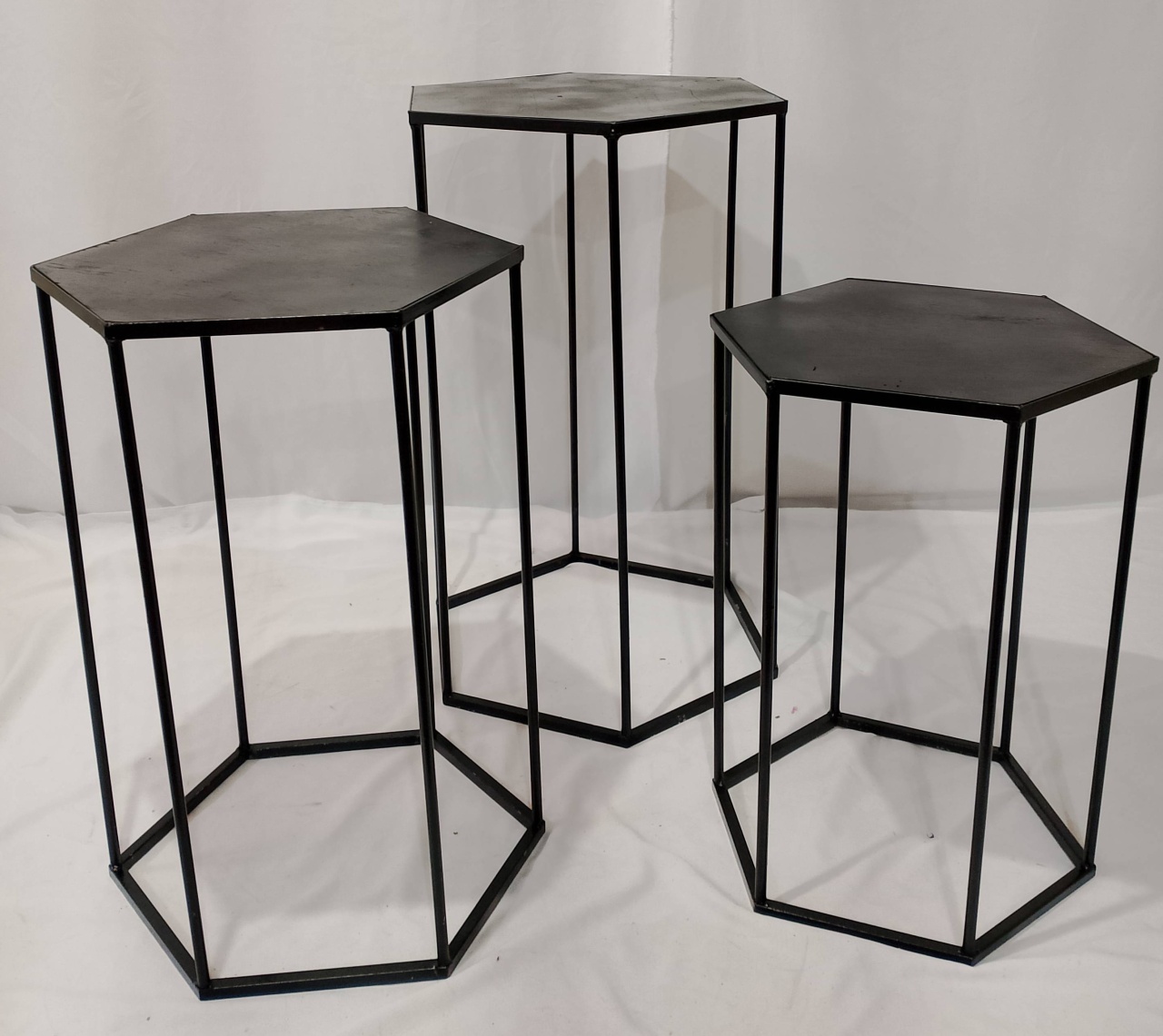 Trio de Mesas de Ferro Preta Hexágono  - Realize Decorações