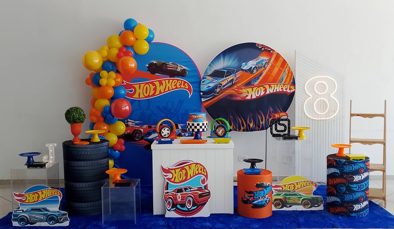 Pegue E Monte Hotwheels Mega Luxo - Realize Decorações