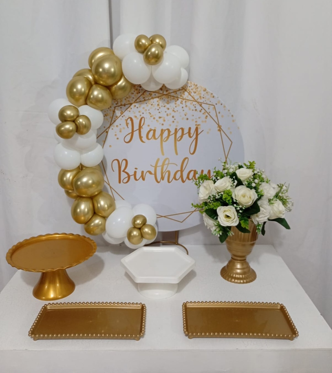 Happy Birthday Branco Com Dourado - Juntosparasempre 