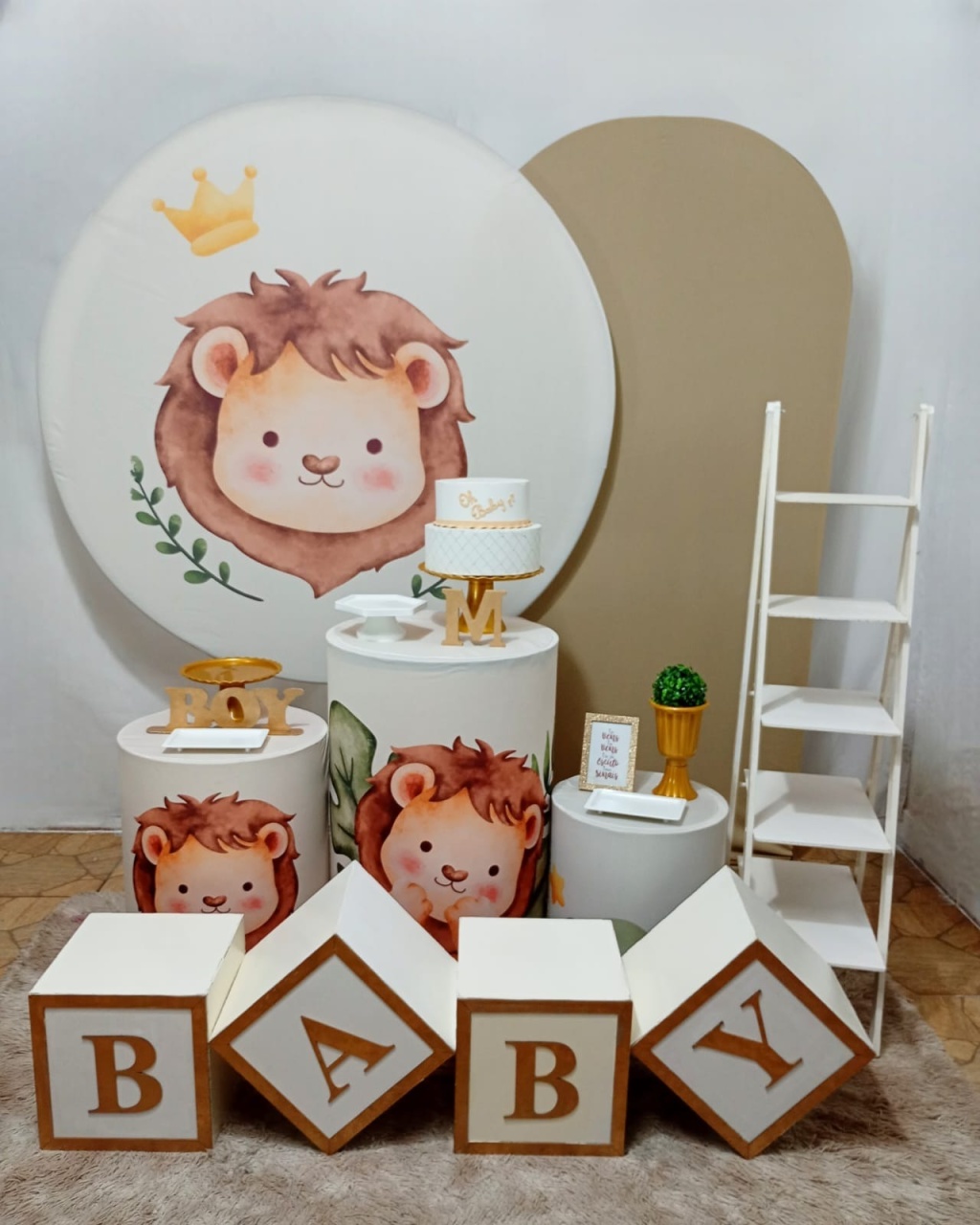 Leãozinho + Escada de Lembracinha, Cubos Baby E Painel Romano - Juntosparasempre 