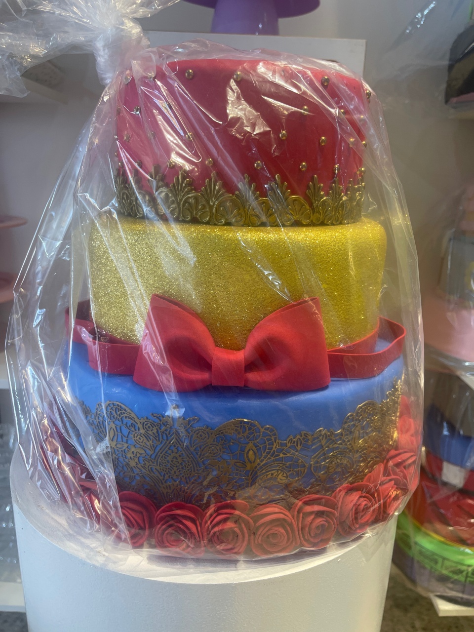 Bolo Fake A Bela E A Fera Ou Branca de Neve - Grace Festas Store 