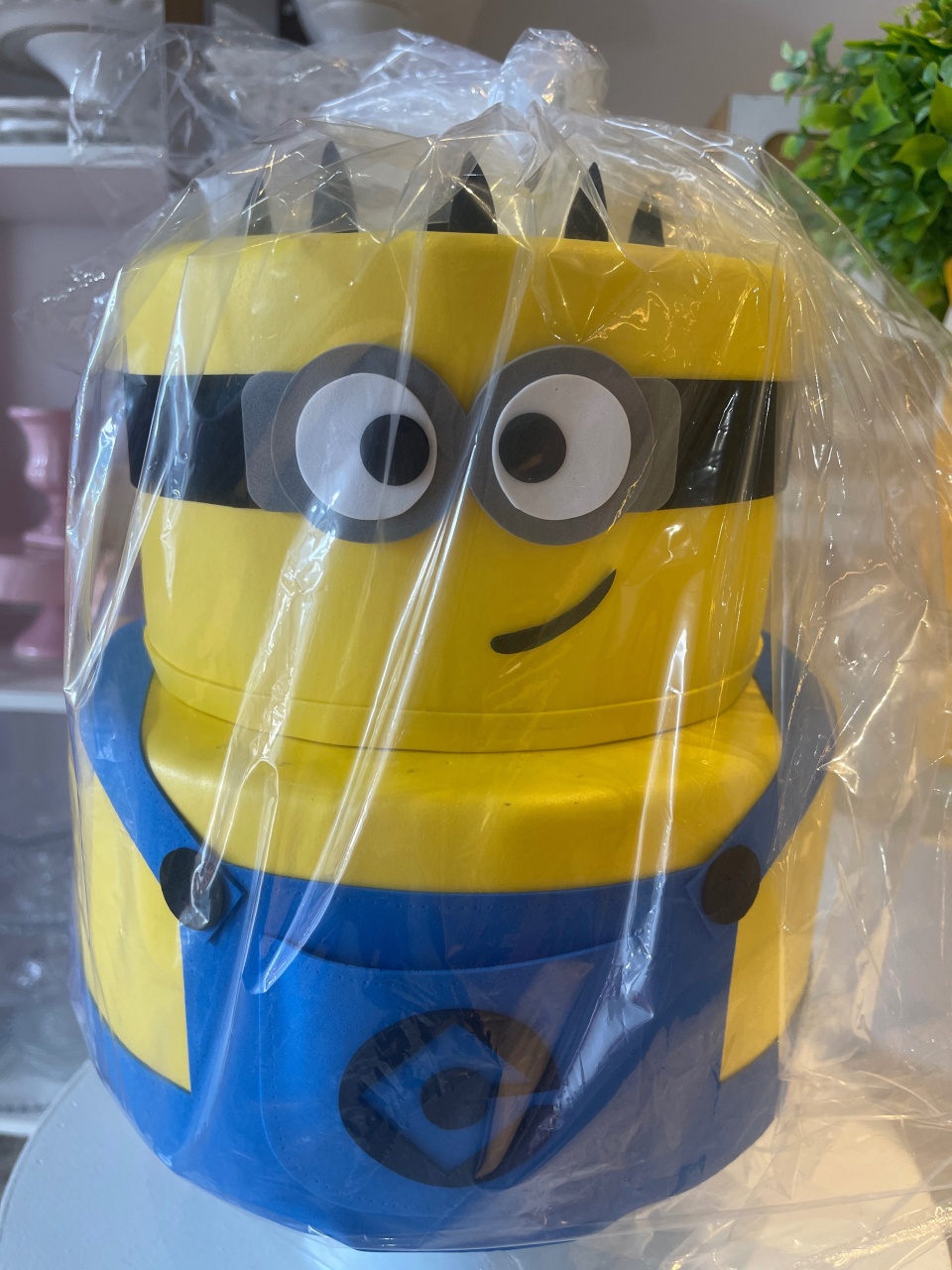 Bolo Fake Minions - Grace Festas Store 