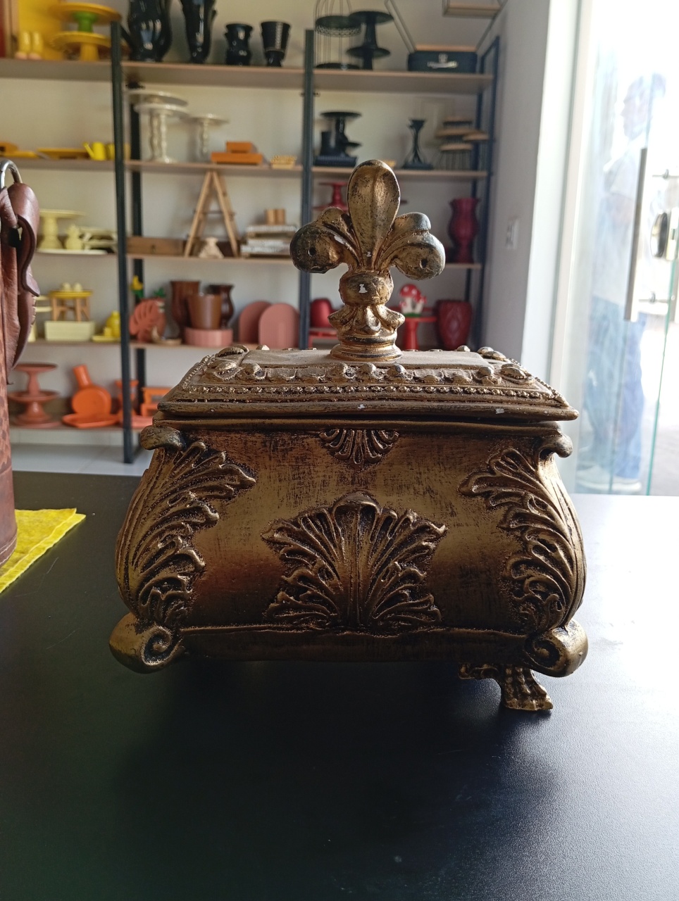 Baú de Cerâmica Dourado - Decoração - Festou