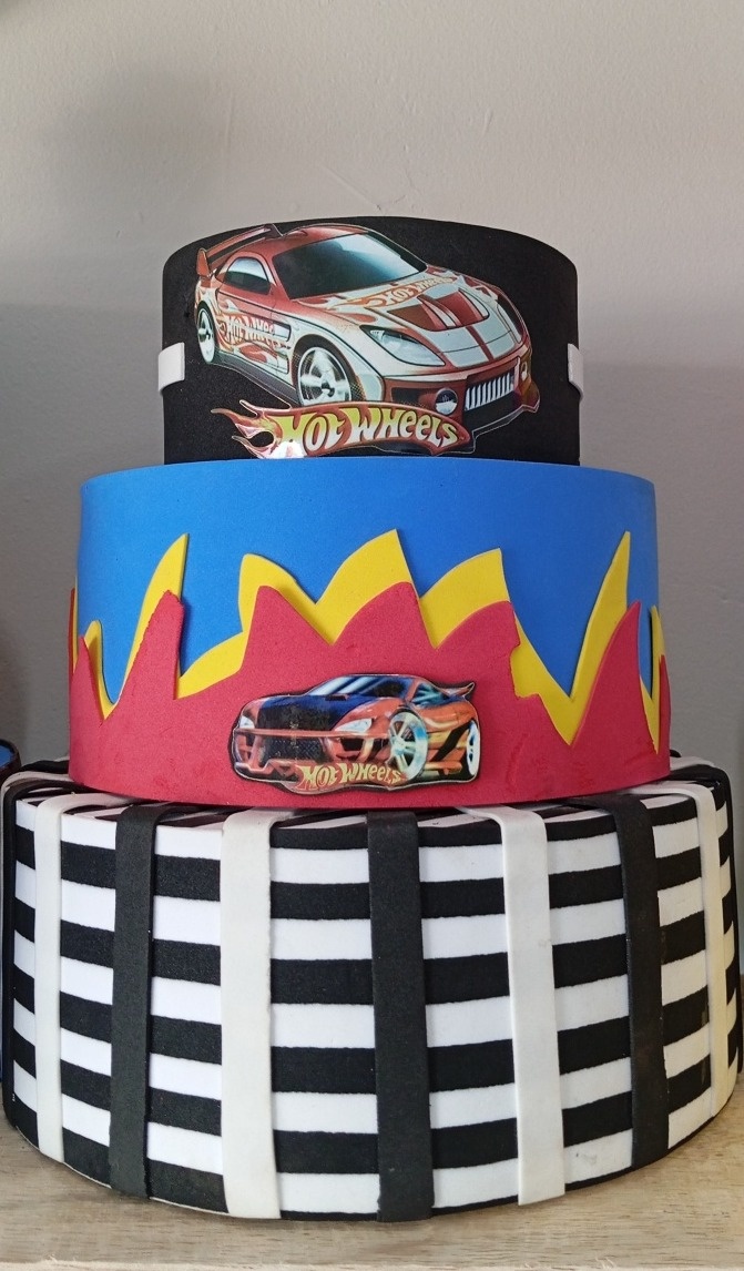 Bolo Fake - Hotwheels  - Festou