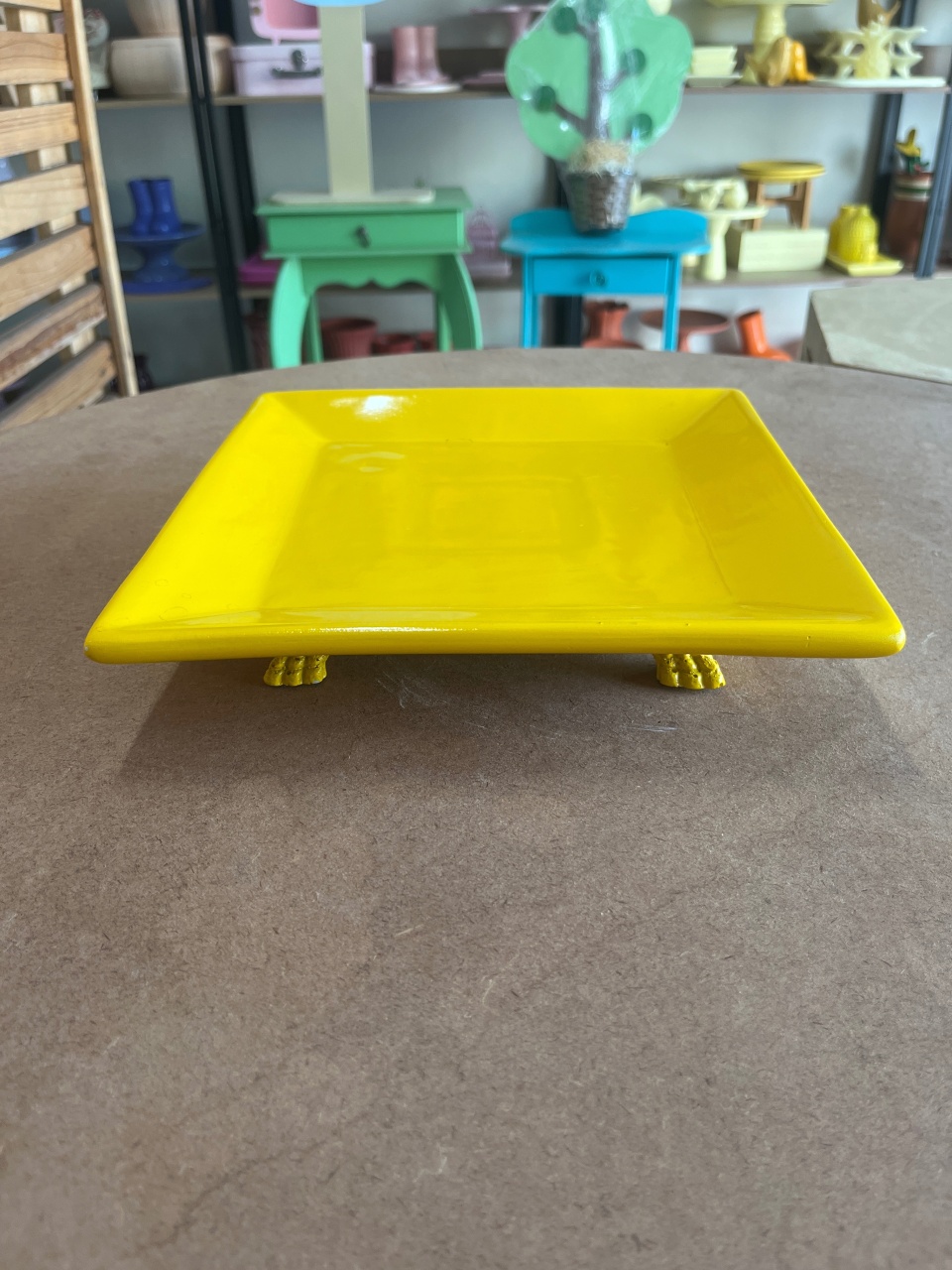Doceira Quadrada Com Pé - Amarelo  - Festou
