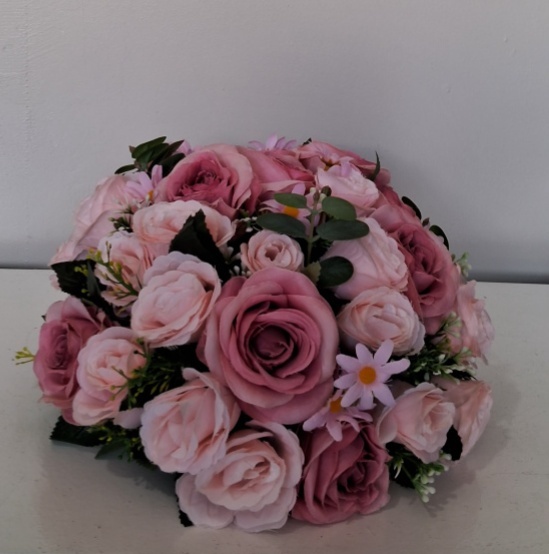 Arranjo de Flores Cor de Rosas Escura E Cor de Rosas Claras - Lena Fest