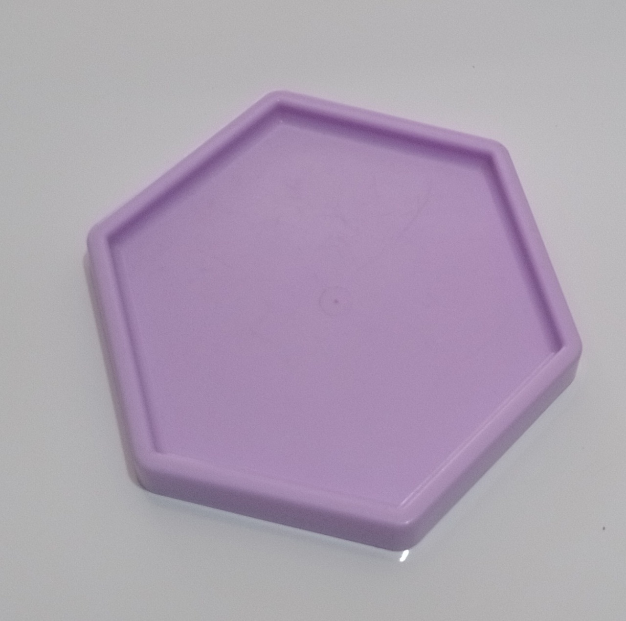 Bandeija Plastico Sextavada Pequena Lilas - Lena Fest