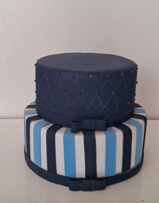 Bolo Azul Com Letras Azul Claro Realeza - Lena Fest