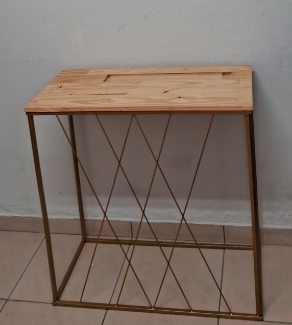 Mesa Retangular Dourado Com Pinos - Lena Fest