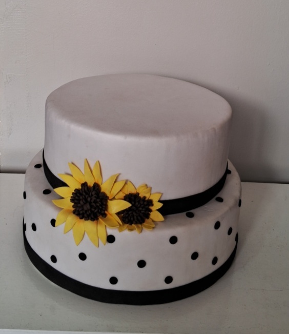 Bolo Branco Com Jira Sol - Lena Fest