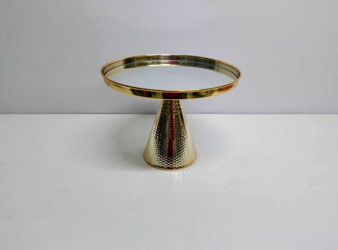 Porta Doce Redondo Cone Metal Com Espelho Dourada/G  23Cm Alt X 30Cm Diametro  - BB Festas Aluguel 